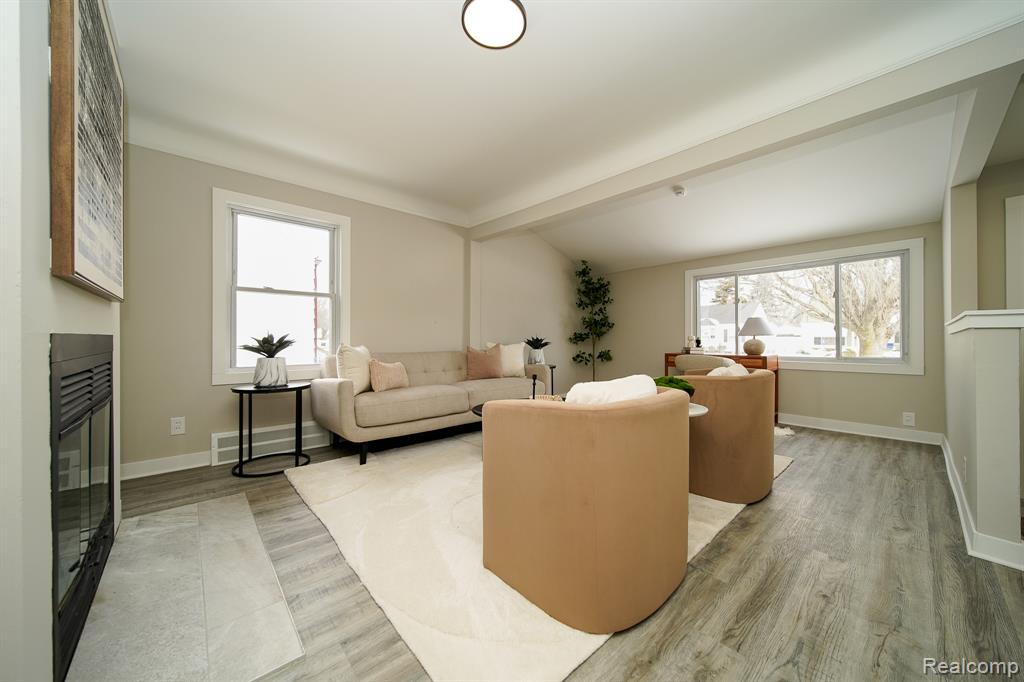 19348 Woodcrest Street, Harper Woods, MI 48225 — Photo 9
