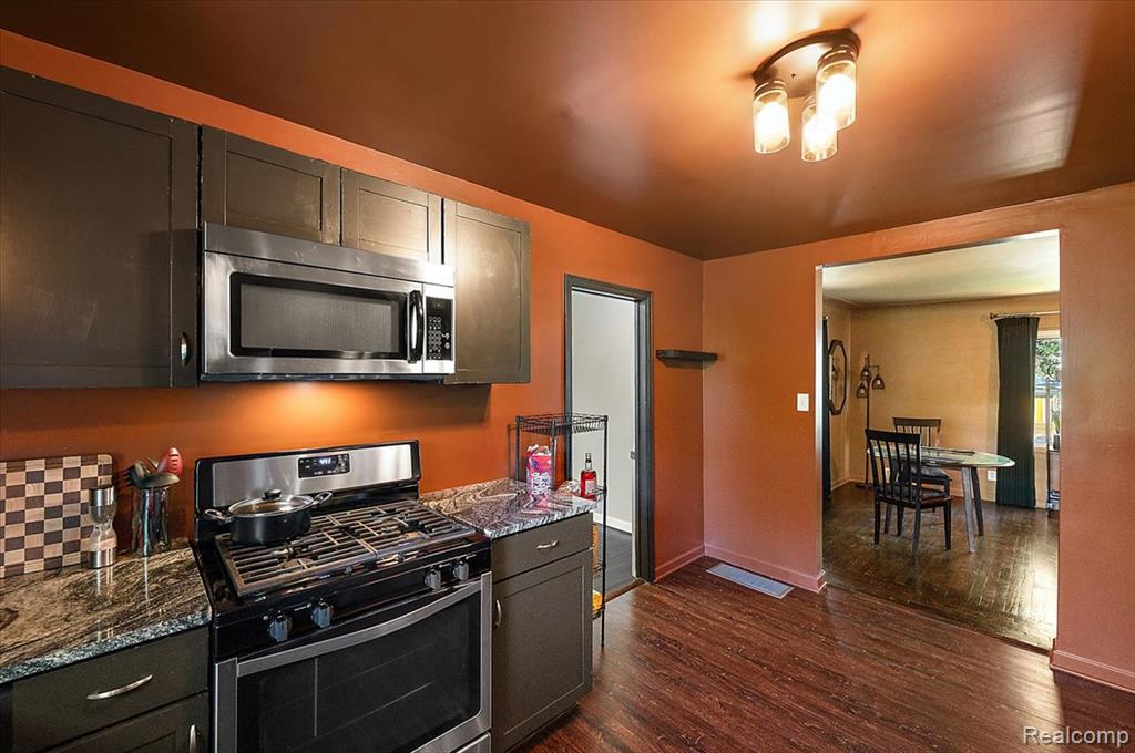 136 W Elza Avenue, Hazel Park, MI 48030 — Photo 12