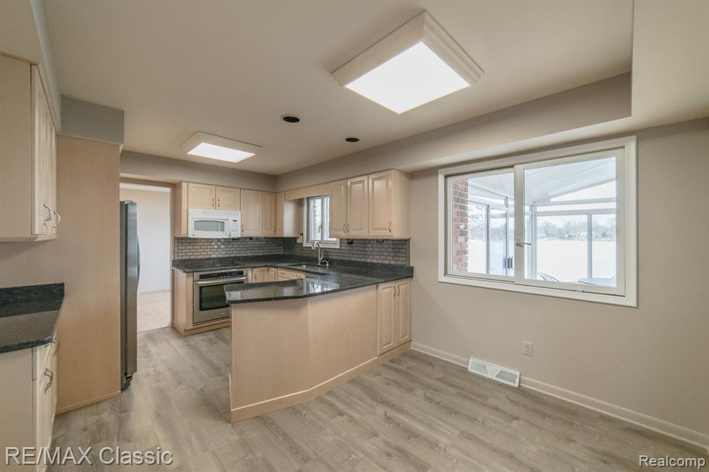 1587 Three Lakes Drive, Troy, MI 48085 — Photo 18