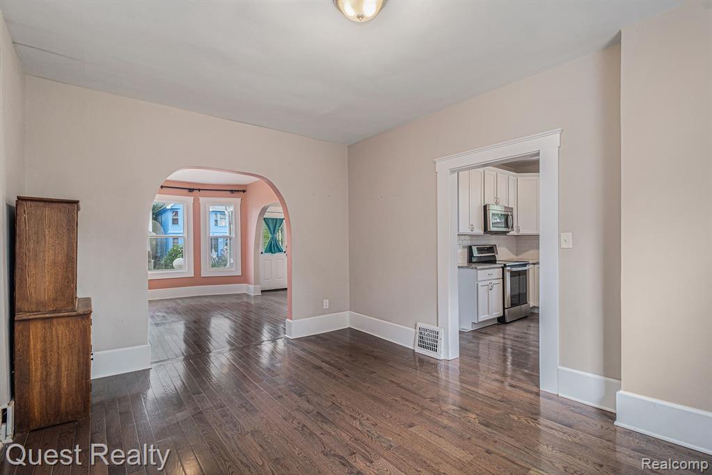 2499 BALDWIN Street, Detroit, MI 48214 — Photo 11