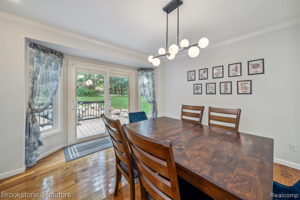 576 BLOOMER RIDGE Drive, Rochester, MI 48307 — Photo 11