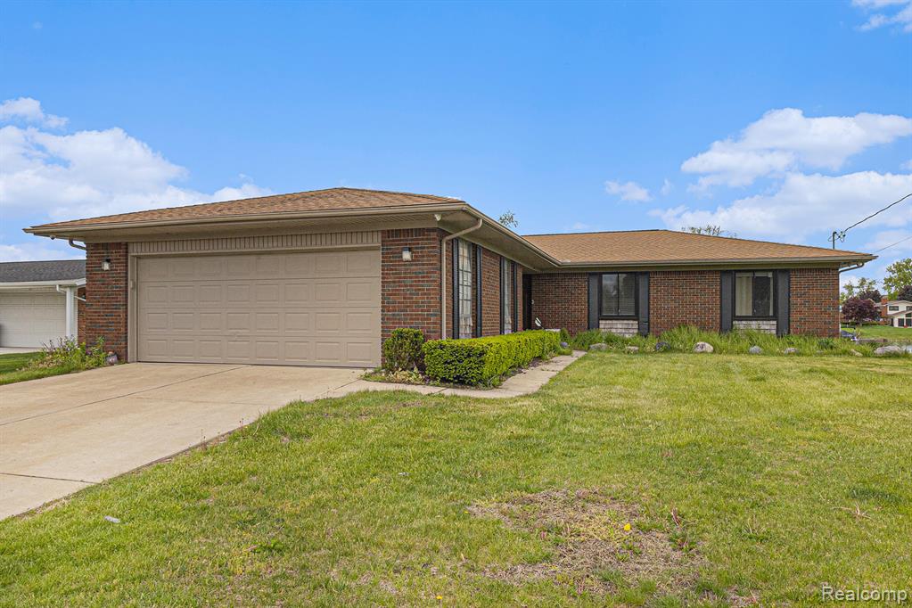 687 Sunnybeach Drive, White Lake, MI — Photo 2
