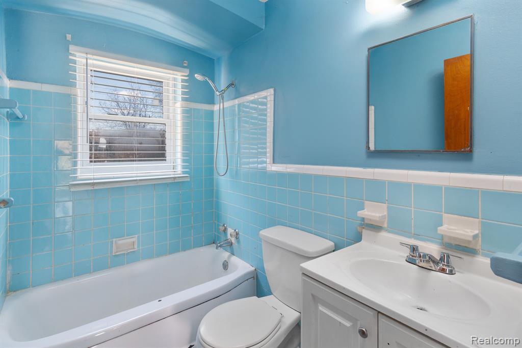 7668 HEYDEN Street, Detroit, MI 48228 — Photo 13