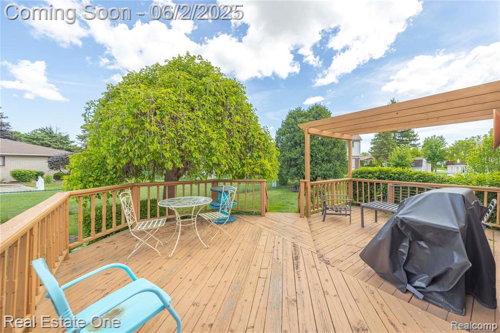40252 Kraft Drive, Sterling Heights, MI 48310 — Photo 36