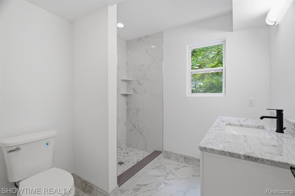 19320 Gaylord, Redford, MI 48240 — Photo 14