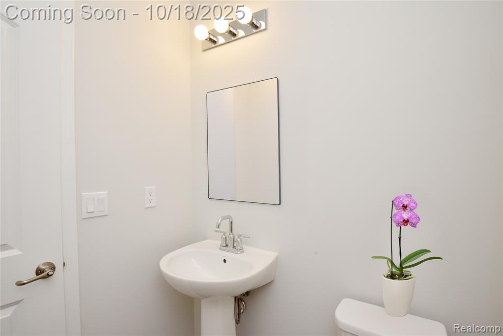 756 Huntley Lane, Troy, MI 48085 — Photo 16
