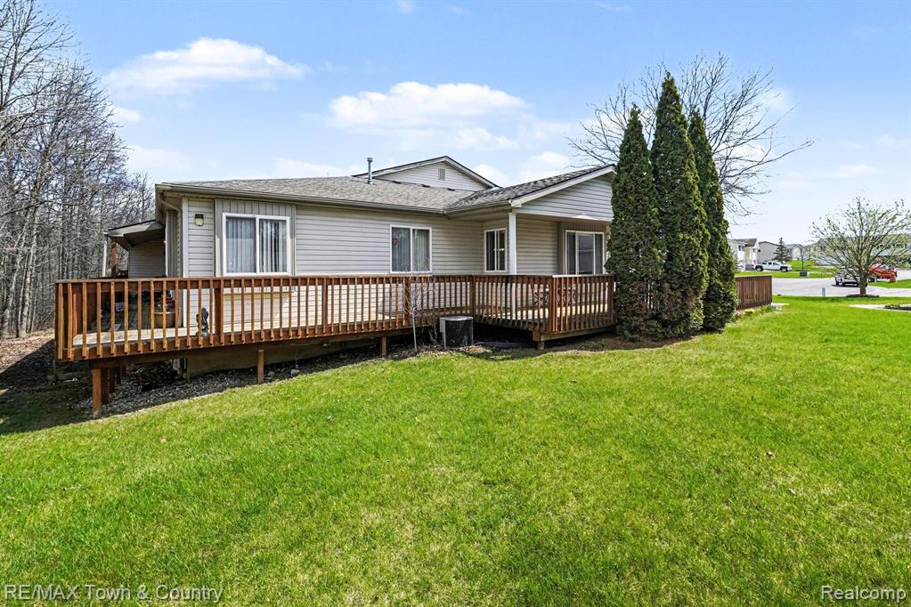 9358 Parkview Circle, Grand Blanc, MI 48439 — Photo 2