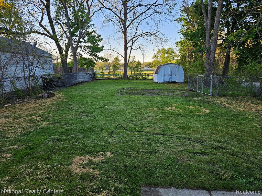 317 Michigan Avenue, Pontiac, MI 48342 — Photo 8