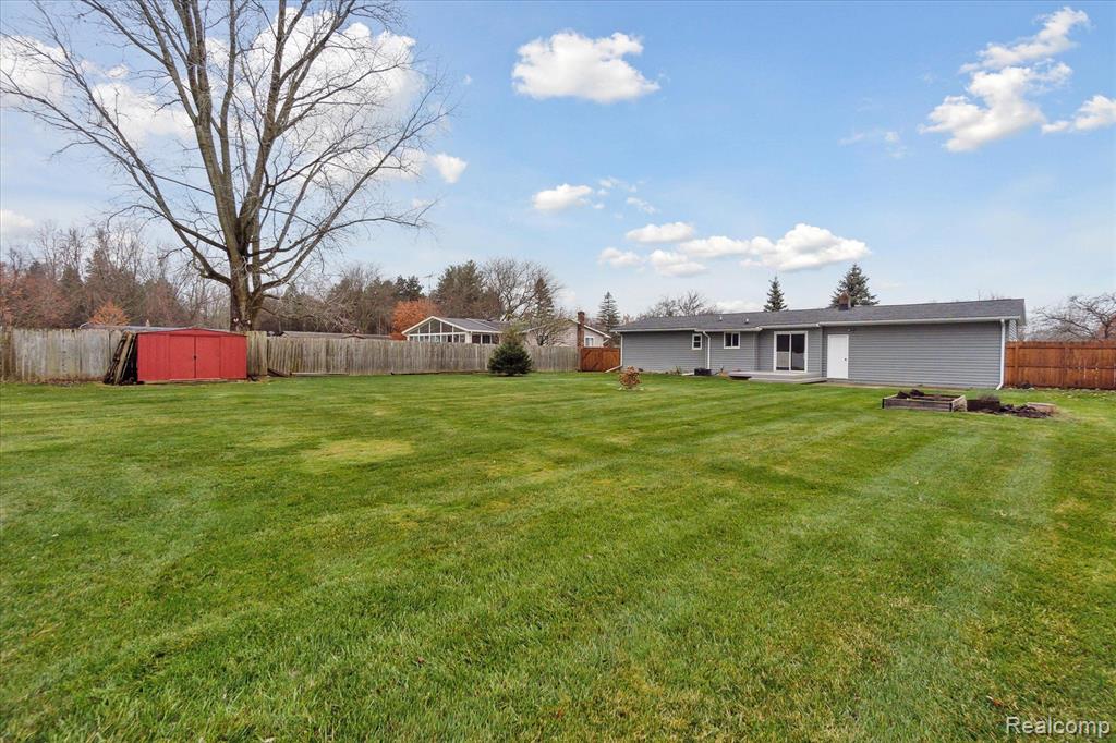 7107 FAIRGROVE Drive, Swartz Creek, MI 48473 — Photo 36