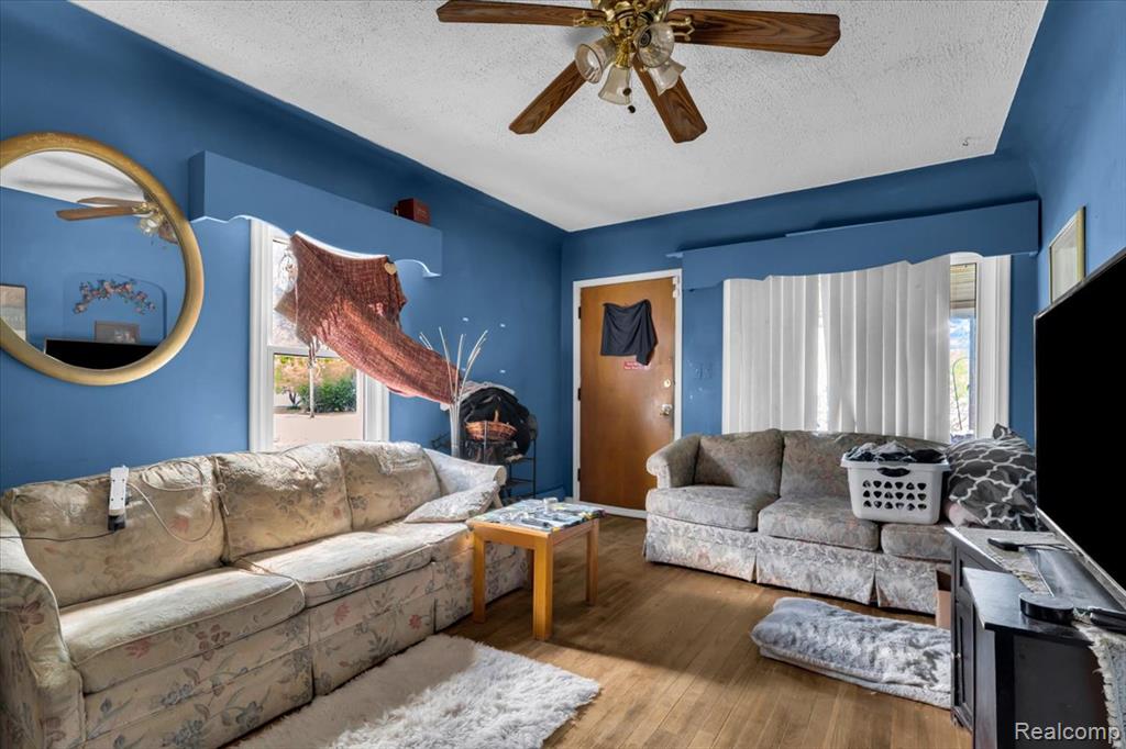 8675 Paige Avenue, Warren, MI 48089 — Photo 2