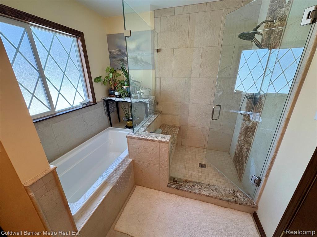 4092 Woodstock Road, Waterford, MI 48328 — Photo 45