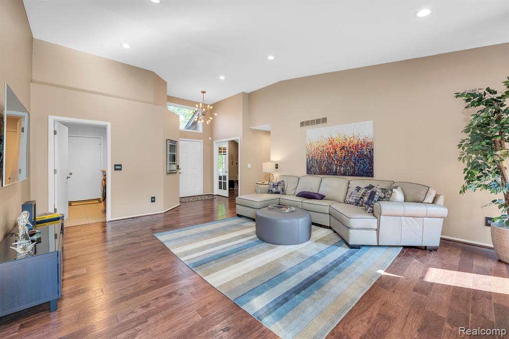 5039 LAGOONS Circle S, West Bloomfield, MI 48323 — Photo 18