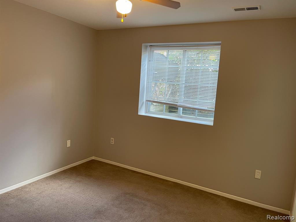 23380 GRAYSON Drive, Southfield, MI 48075 — Photo 12
