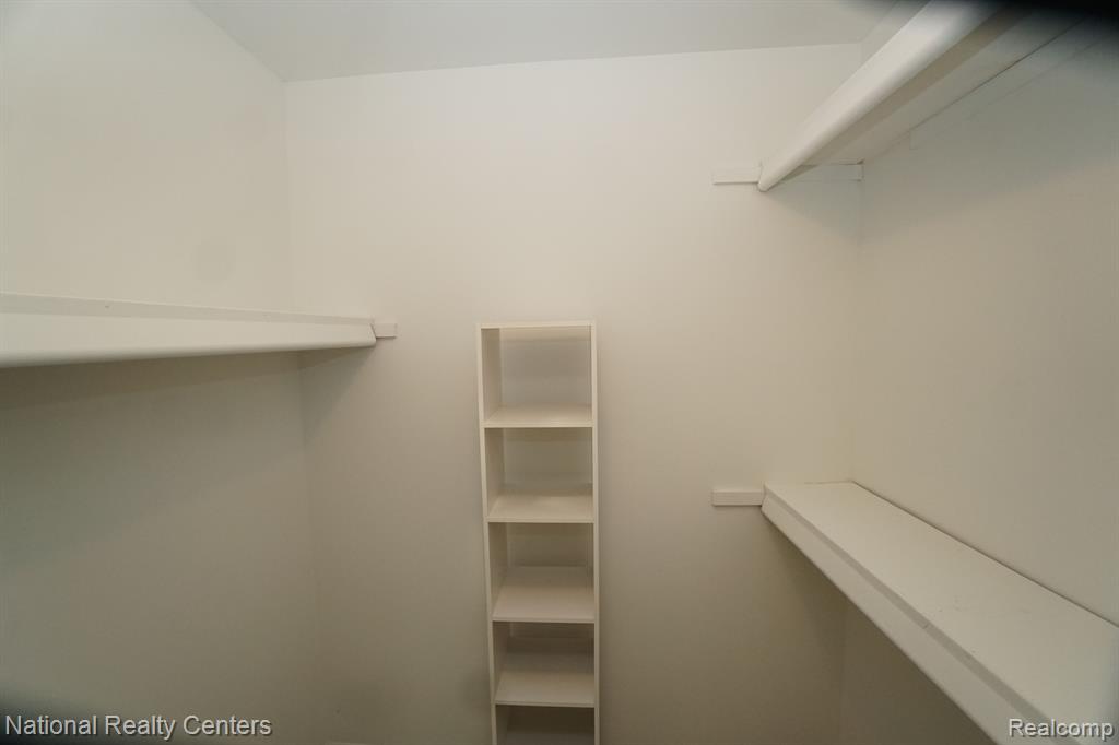 441 SANDALWOOD Drive, Rochester Hills, MI 48307 — Photo 25