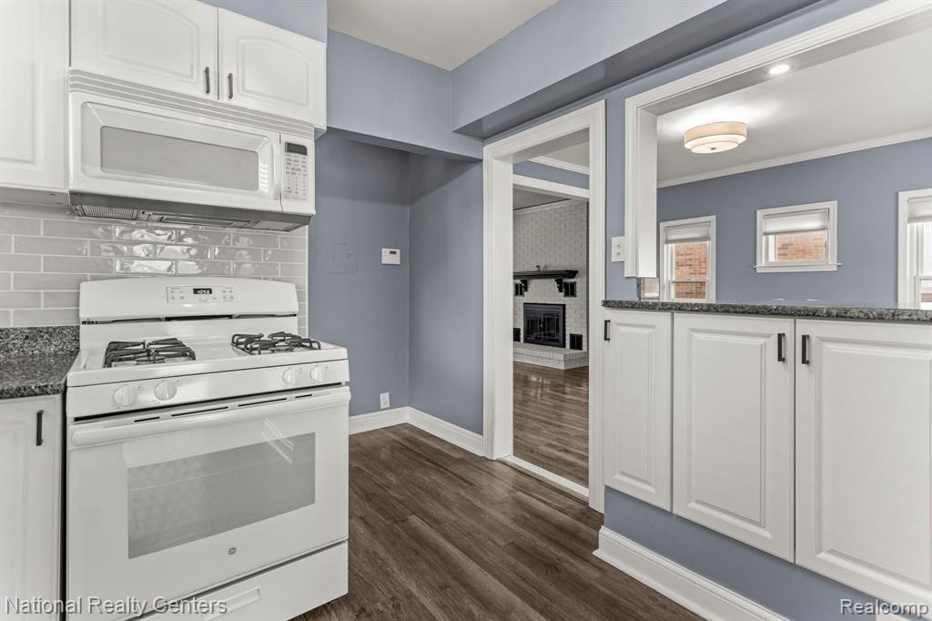 4242 LAPHAM Street, Dearborn, MI 48126 — Photo 17