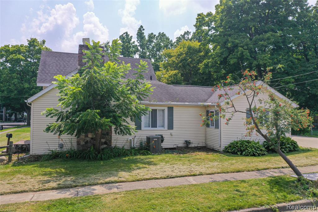 745 N Calhoun Street, Lapeer, MI 48446 — Photo 17