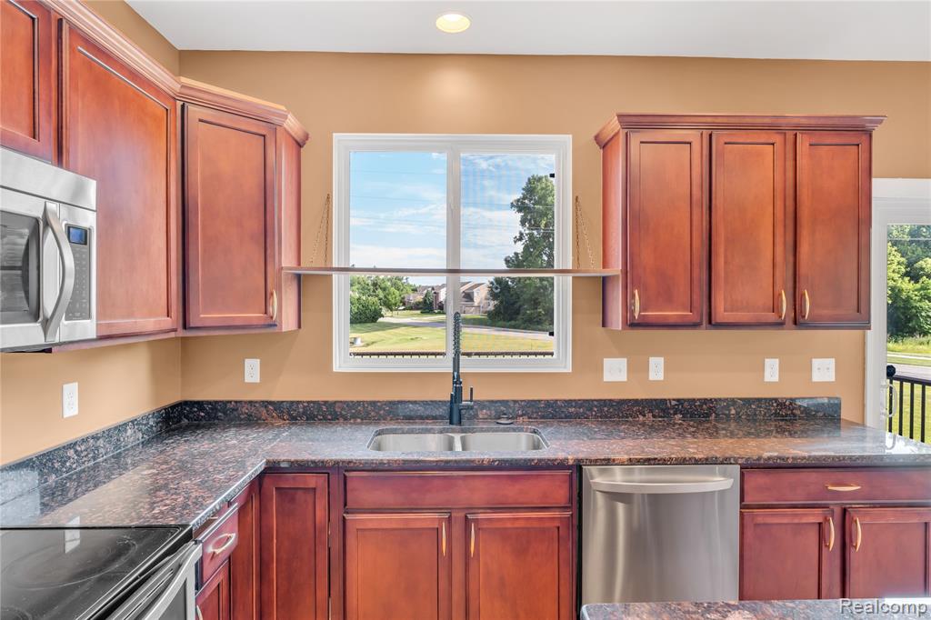 6119 AMBER Lane, Grand Blanc, MI 48439 — Photo 11