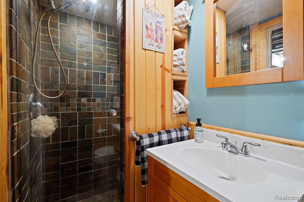 917 CEDARHILL Drive, Royal Oak, MI 48067 — Photo 37