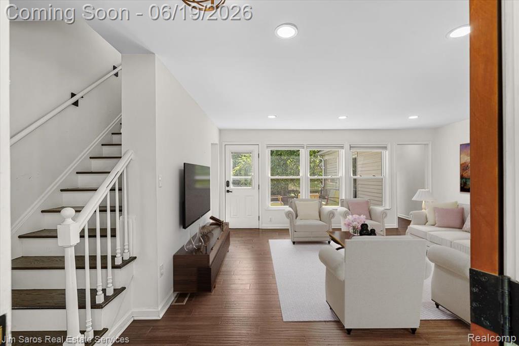 615 Lakepointe Street, Grosse Pointe, MI 48230 — Photo 4