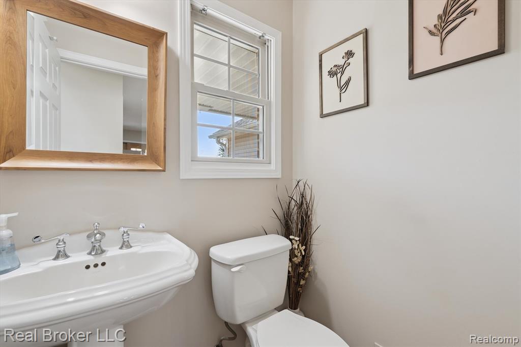 6097 High Valley Drive, White Lake, MI 48383 — Photo 19