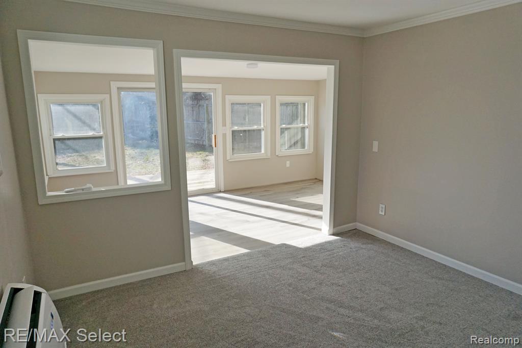 570 SHOREVIEW Drive, Waterford, MI 48328 — Photo 18