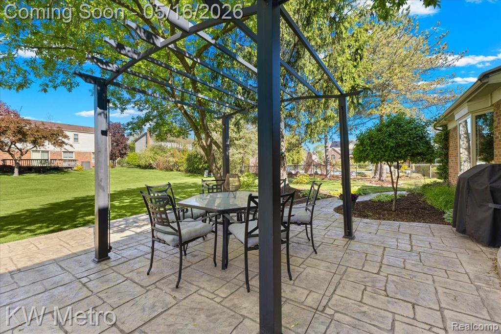 5757 Folkstone Drive, Troy, MI 48085 — Photo 49