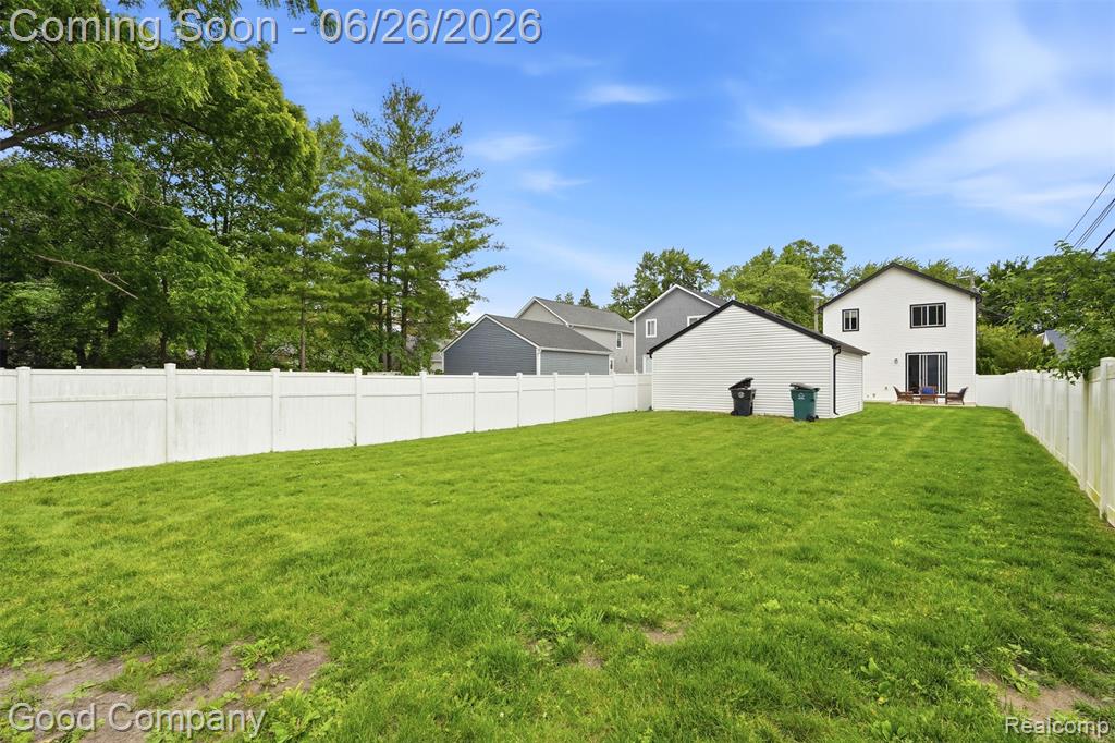 8431 Kenberton Drive, Oak Park, MI 48237 — Photo 40