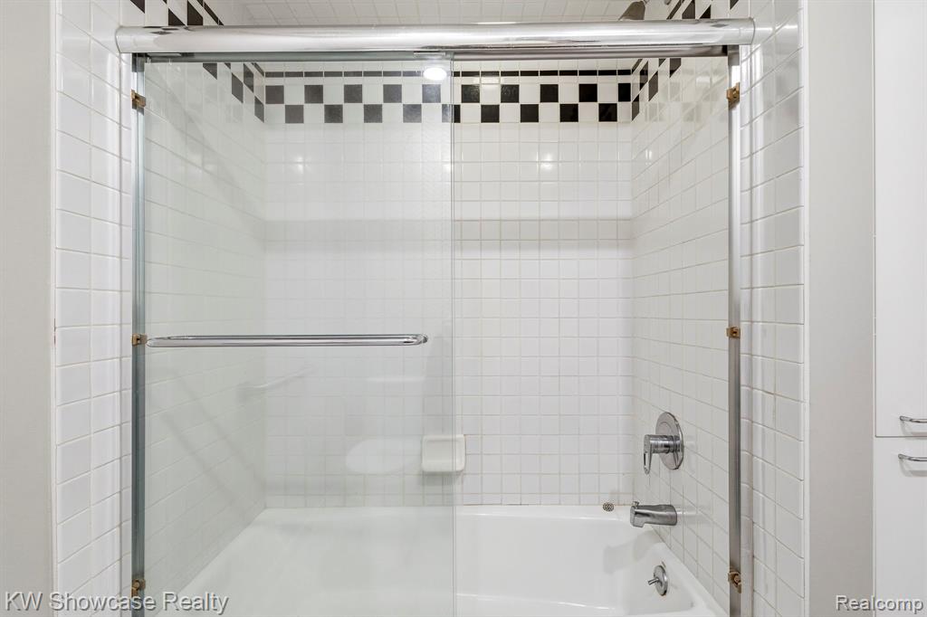 1539 Wandrei Court, Commerce Twp, MI 48382 — Photo 54