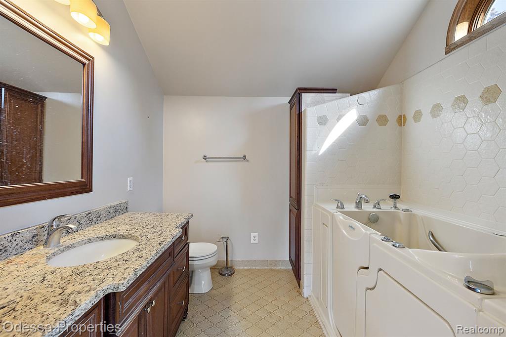 7525 22 MILE Road, Shelby Twp, MI 48317 — Photo 41