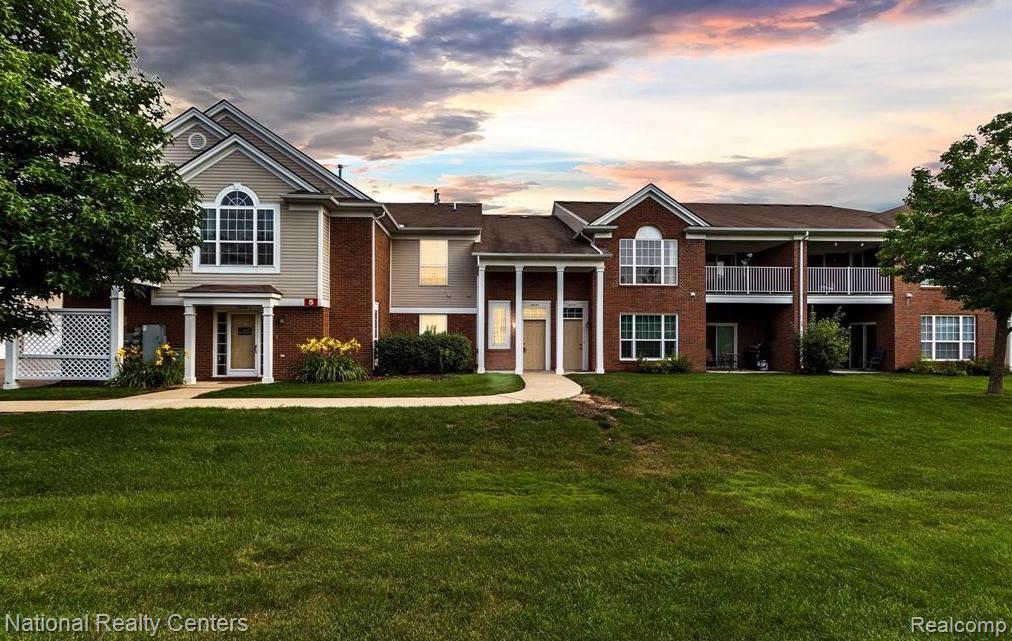 16707 CARRIAGE Way, Northville, MI 48168 — Photo 2