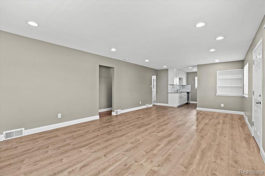 923 W Stephen Avenue, Clawson, MI — Photo 5
