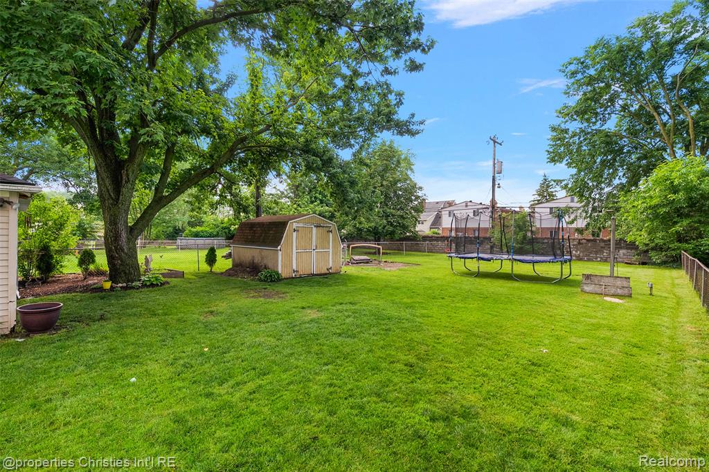 525 Broadacre Avenue, Clawson, MI — Photo 13