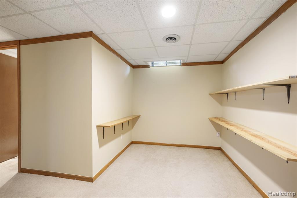 37622 Russett Drive, Farmington Hills, MI 48331 — Photo 23