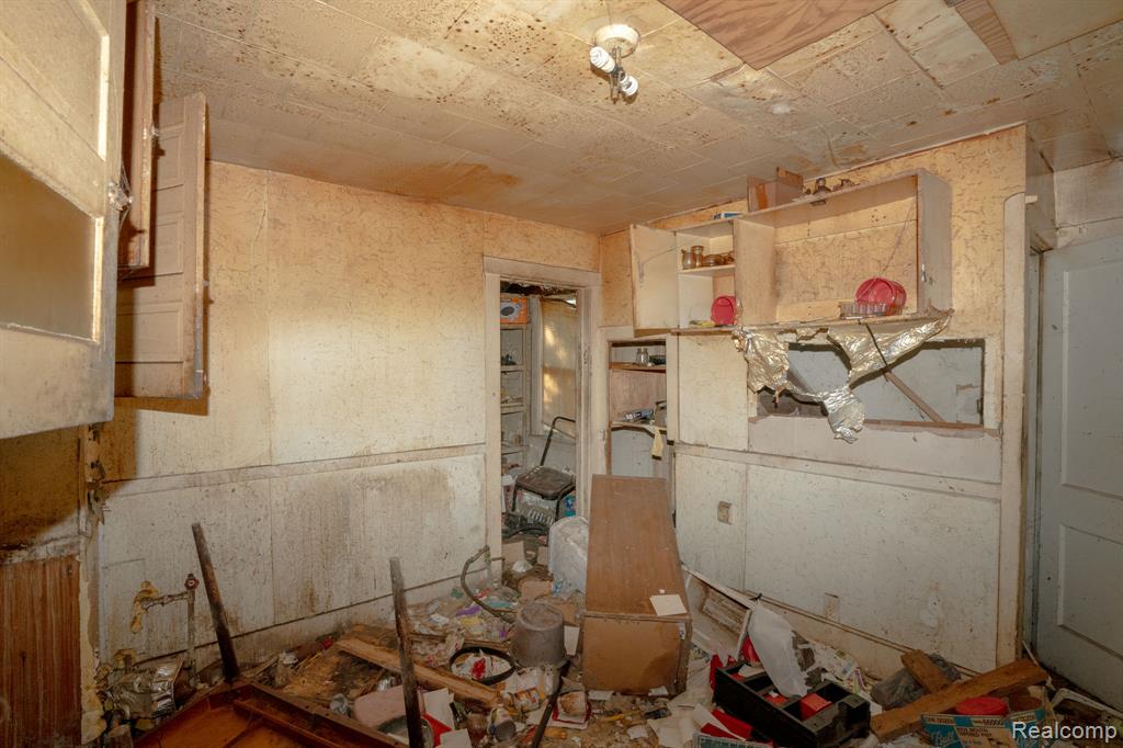 17220 Detroit Street - Photo 4