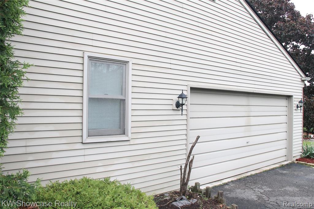 5226 Green Road, West Bloomfield, MI 48323 — Photo 42