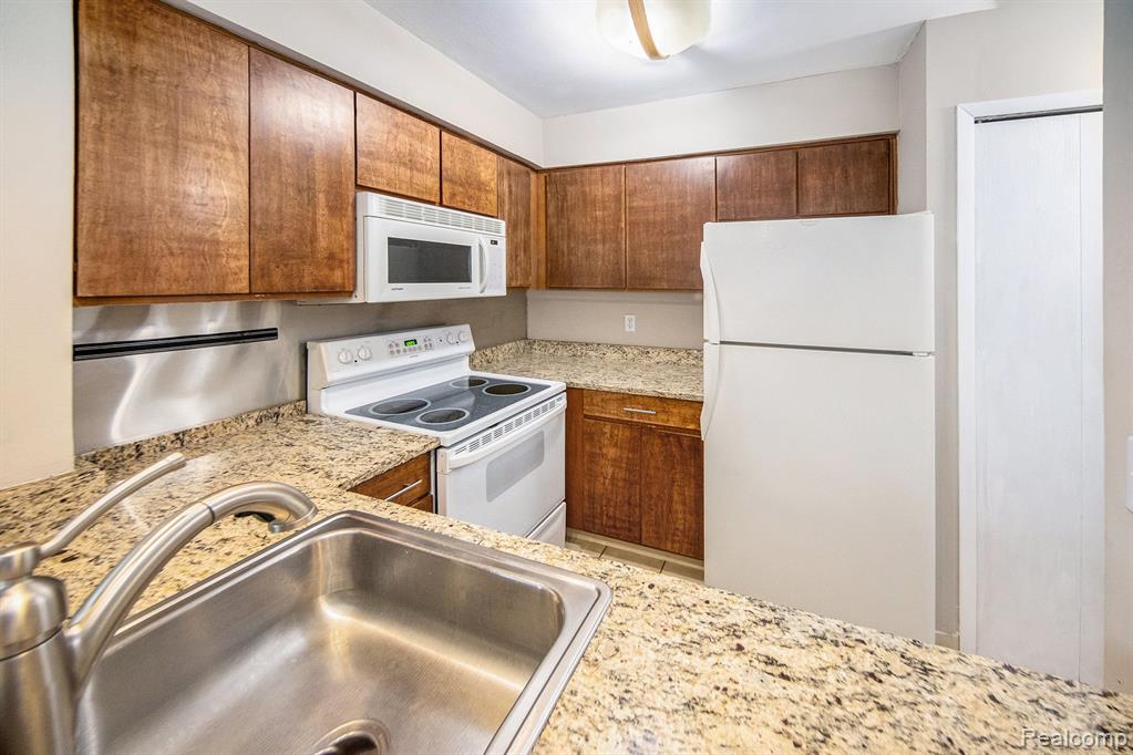 350 Briarcrest Drive, 165, Ann Arbor, MI 48104 — Photo 11