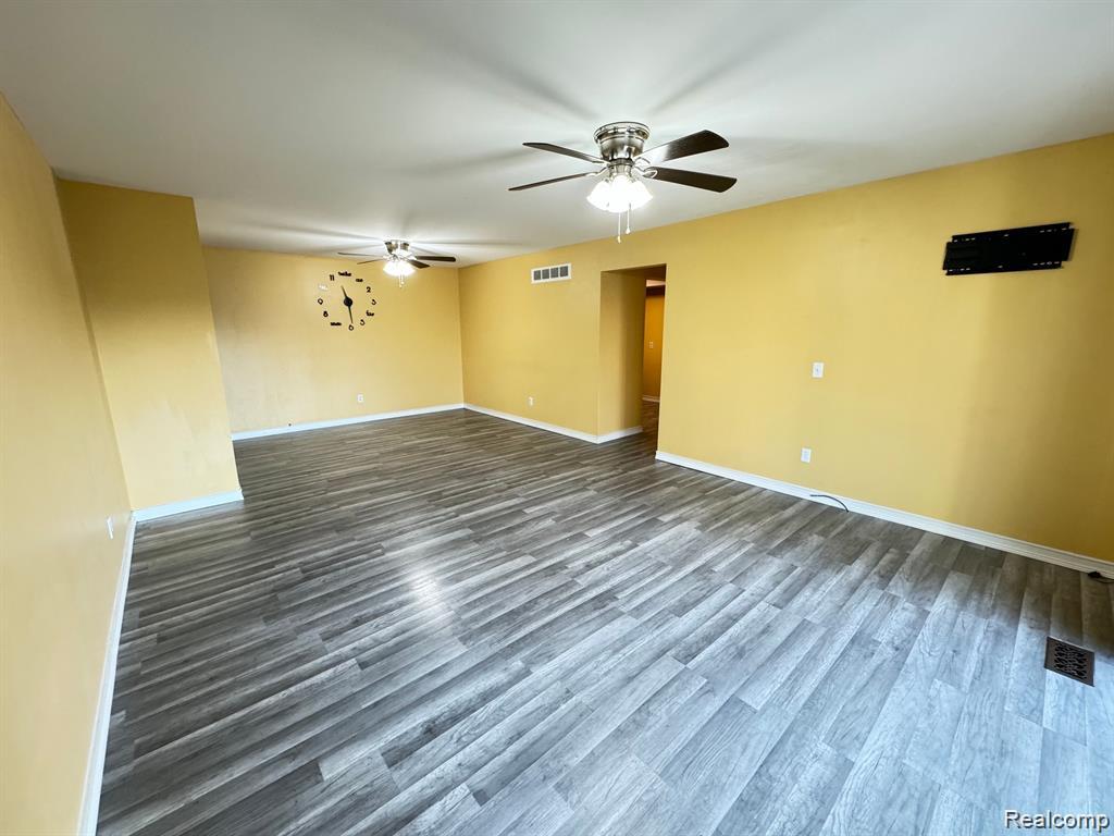 16880 Edloytom Way, Clinton Twp, MI 48038 — Photo 5