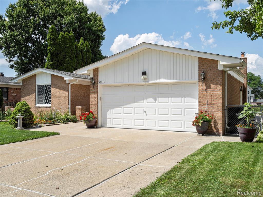 4971 Chadbourne Drive, Sterling Heights, MI 48310 — Photo 2