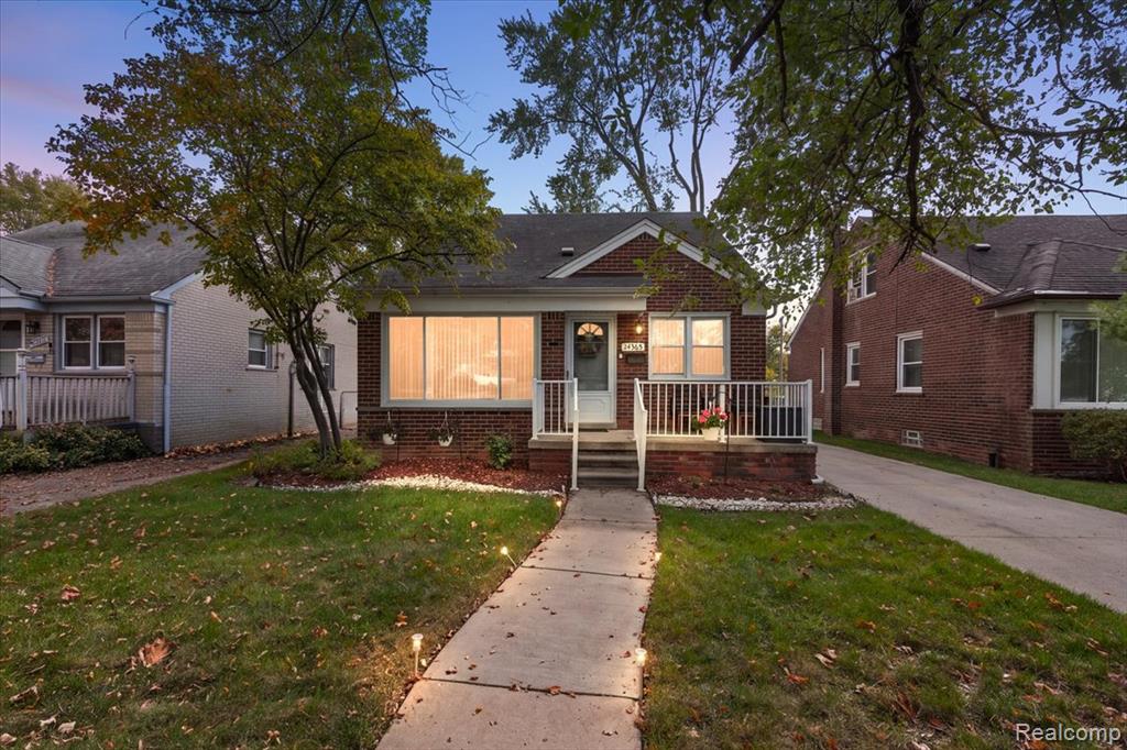 24365 Elmira, Redford, MI 48239