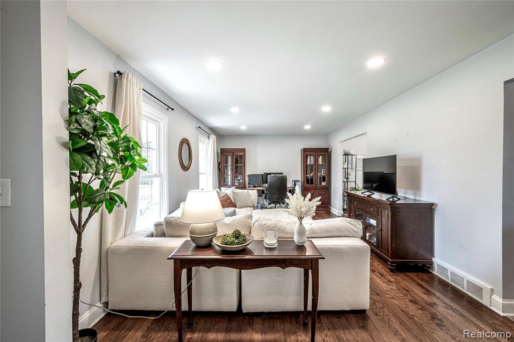 16956 Lauderdale Avenue, Beverly Hills, MI 48025 — Photo 9