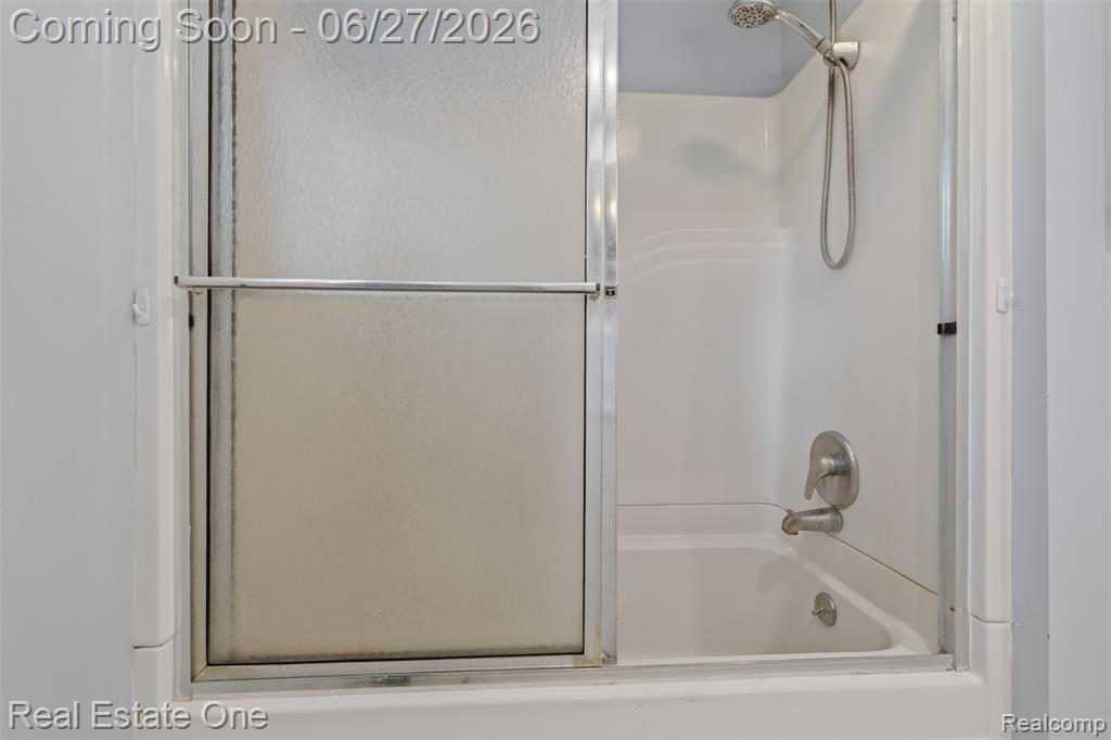 10379 Hegel Road, Goodrich Vlg, MI — Photo 33