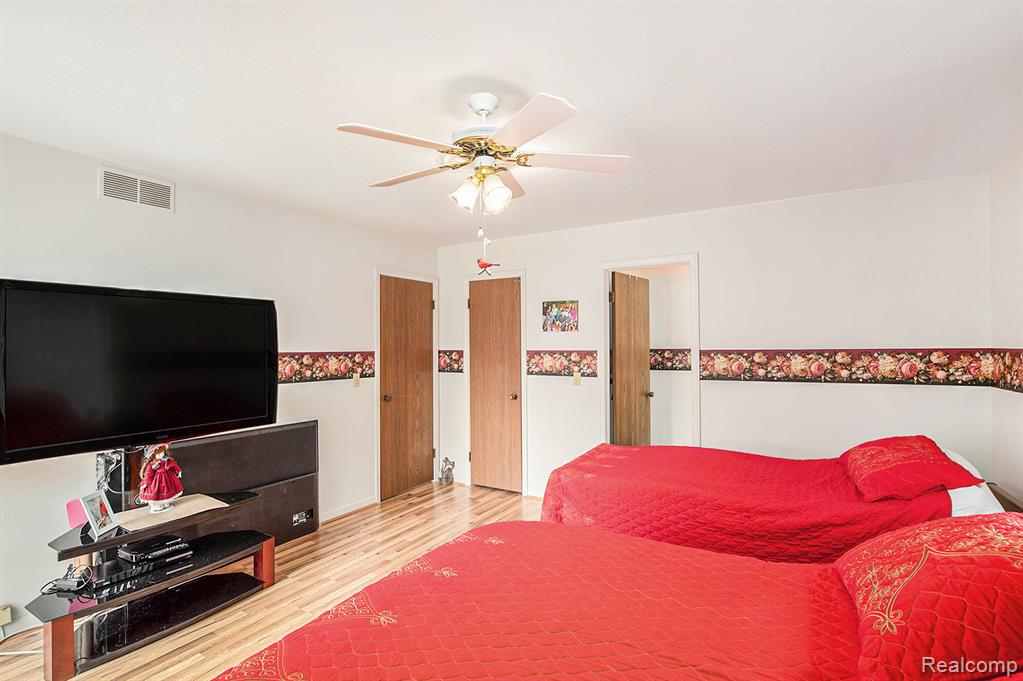 5045 Sandalwood Drive, Grand Blanc, MI 48439 — Photo 11