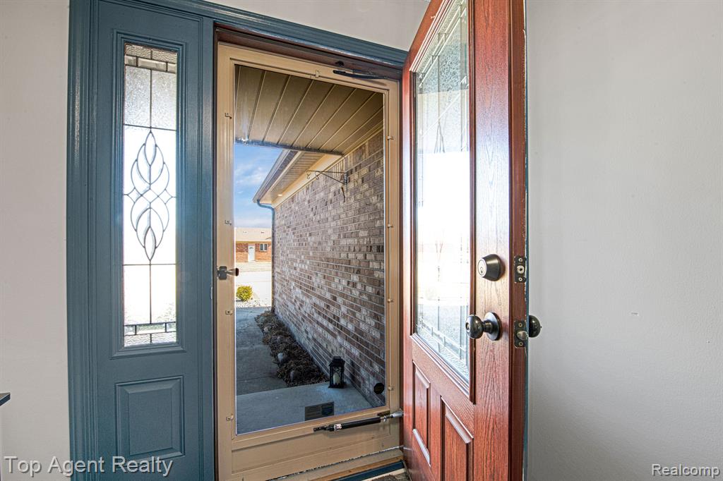 42185 KINGSLEY Drive, Clinton Twp, MI 48038 — Photo 5