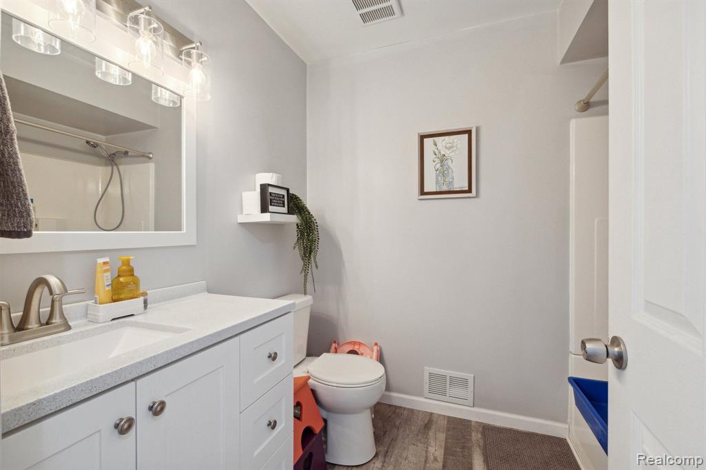 655 FERNDALE Avenue, Lake Orion, MI 48362 — Photo 18