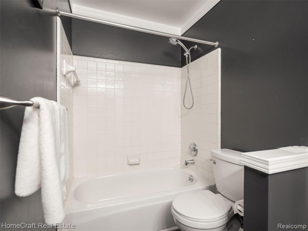 45019 MIDDLEBURY Court, Canton, MI 48188 — Photo 26