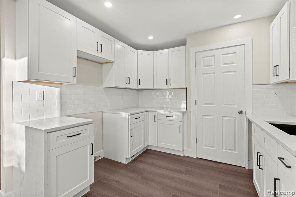 8900 Asbury Park, Detroit, MI 48228 — Photo 19