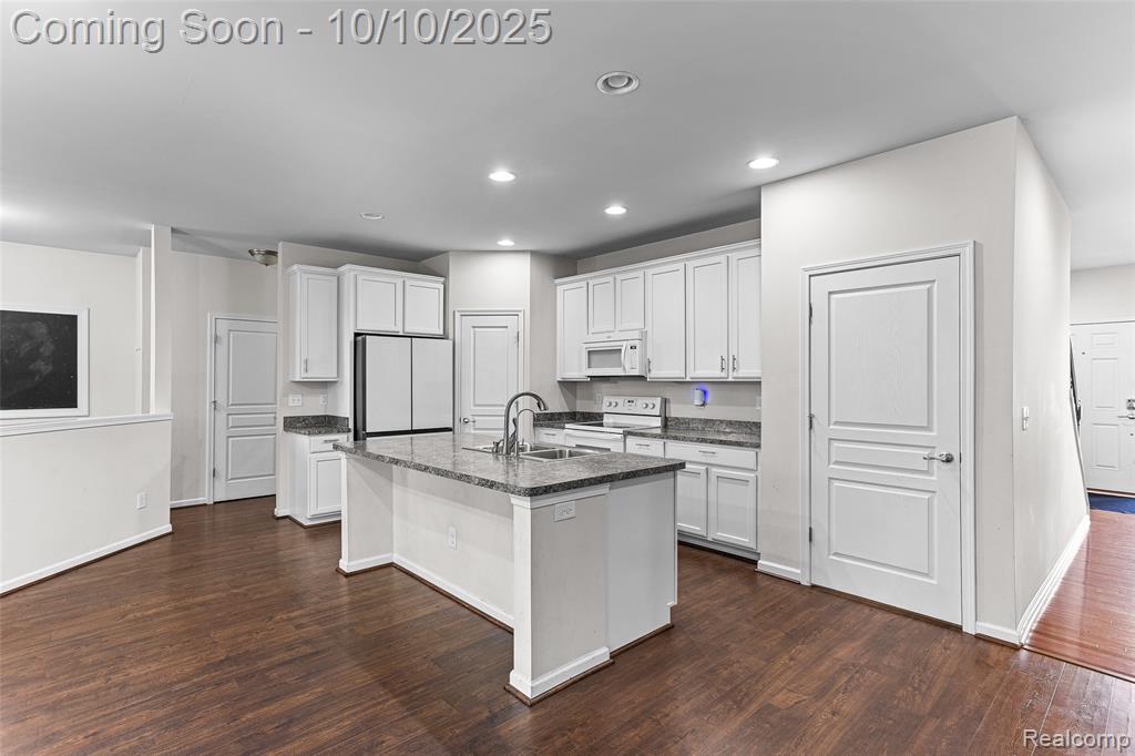 57797 Village Drive, New Hudson, MI 48165 — Photo 4