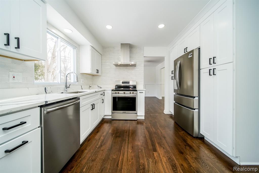 7359 SAINT AUBURN Drive, Bloomfield Hills, MI 48301 — Photo 13