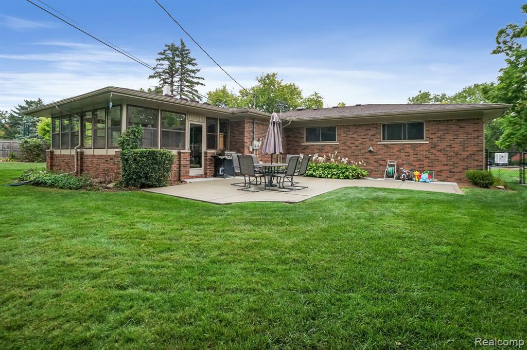 6989 Fredmoor Drive, Troy, MI 48098 — Photo 33