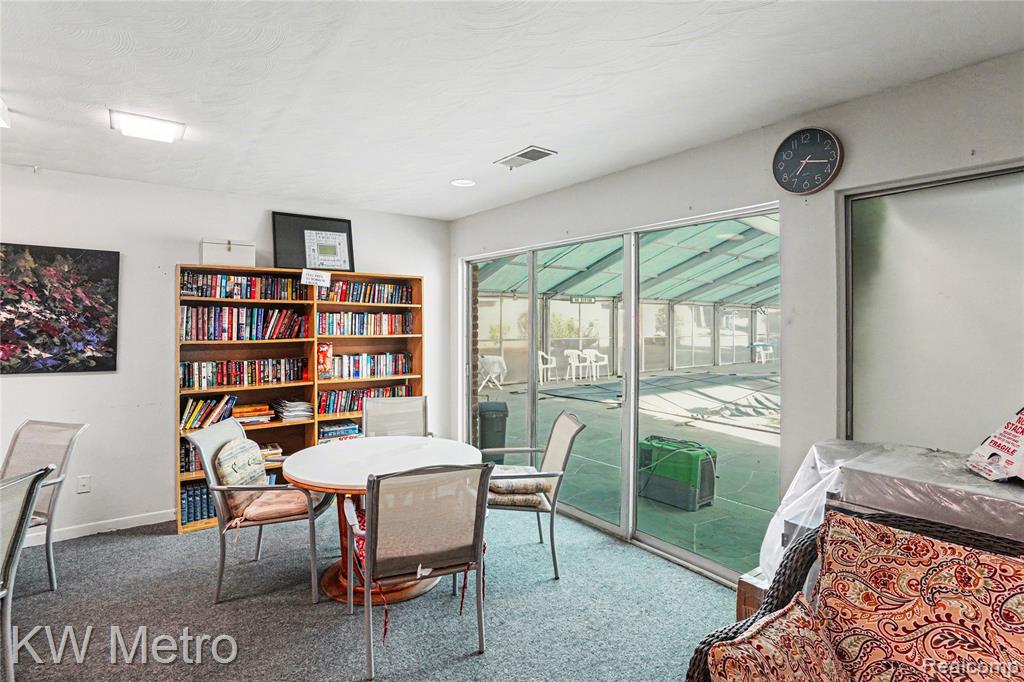 1866 Colonial Village Way, 1, Waterford, MI 48328 — Photo 15